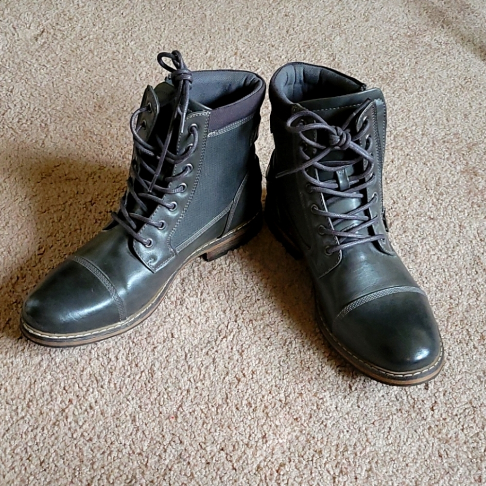 Mens Black Leather Lace-up Boots. Size: 9.5M